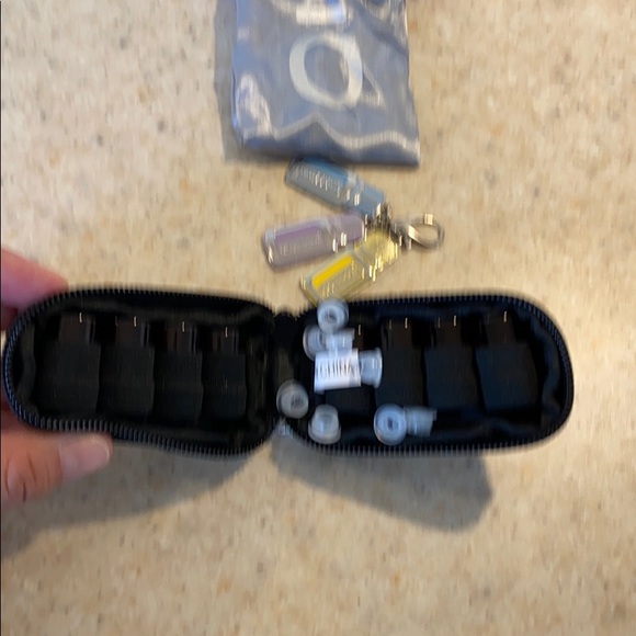 New/unused set of dōterra key rings - Picture 2 of 2